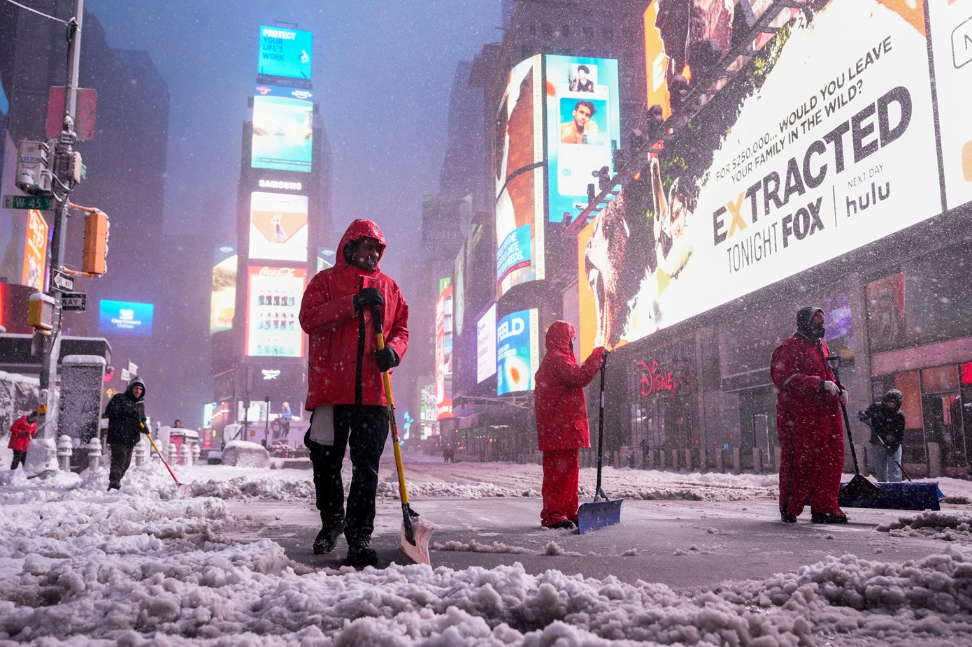 «Στην κατάψυξη» η βορειοανατολική ακτή των ΗΠΑ: Παρέλυσαν Νέα Υόρκη και Βοστώνη &#8211; Έκλεισαν τα σχολεία, χιλιάδες πτήσεις ακυρώνονται