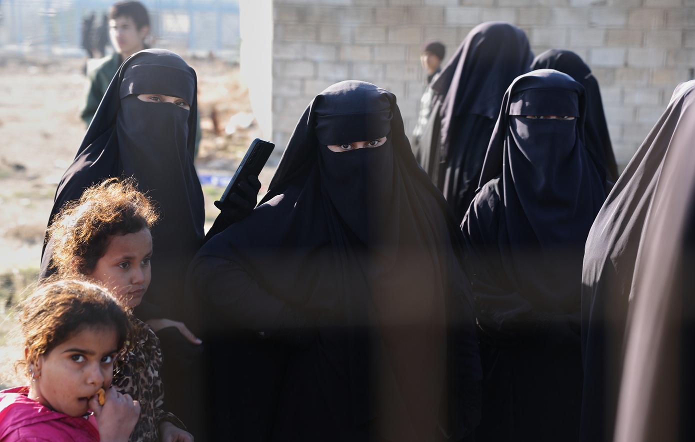 Αλ Χολ: Εκεί όπου το Ισλαμικό Κράτος συνεχίζει να αναπνέει πίσω από συρματοπλέγματα