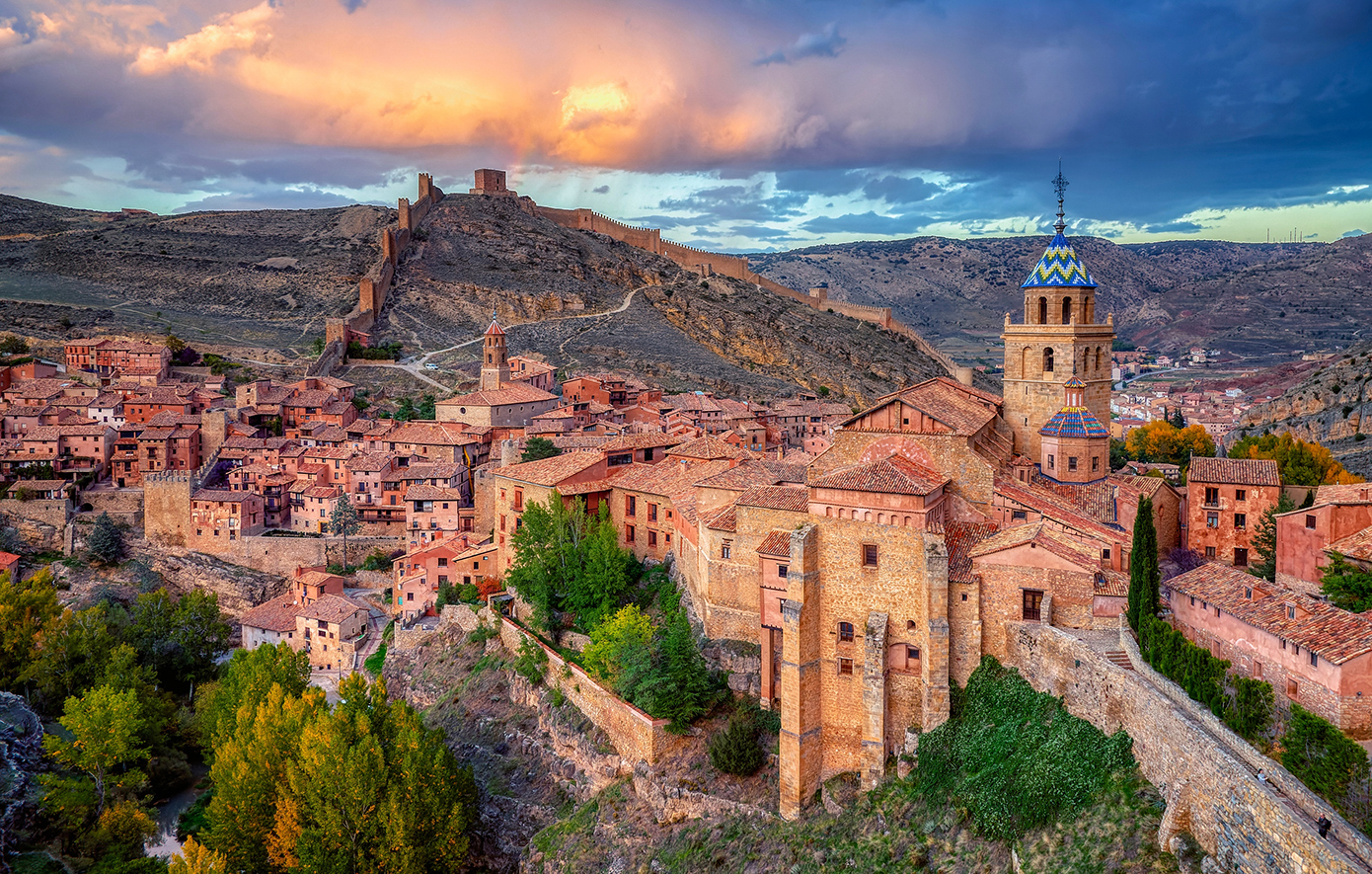 Albarracin: Μια μεσαιωνική πόλη- φρούριο σε ροζ χρώμα
