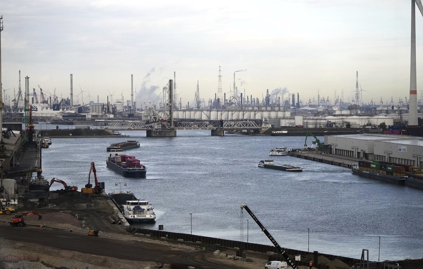 Η Αμβέρσα μετατρέπεται σε φρούριο: Το Βέλγιο γεμίζει το κορυφαίο λιμάνι με αντιαεροπορικά όπλα