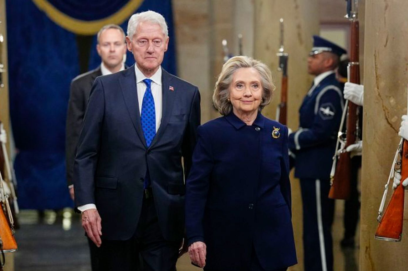 Μπιλ και Χίλαρι Κλίντον: Ζητούν δημόσια κατάθεση για τον Τζέφρι Έπσταϊν για να σταματήσει η πολιτική εκμετάλλευση