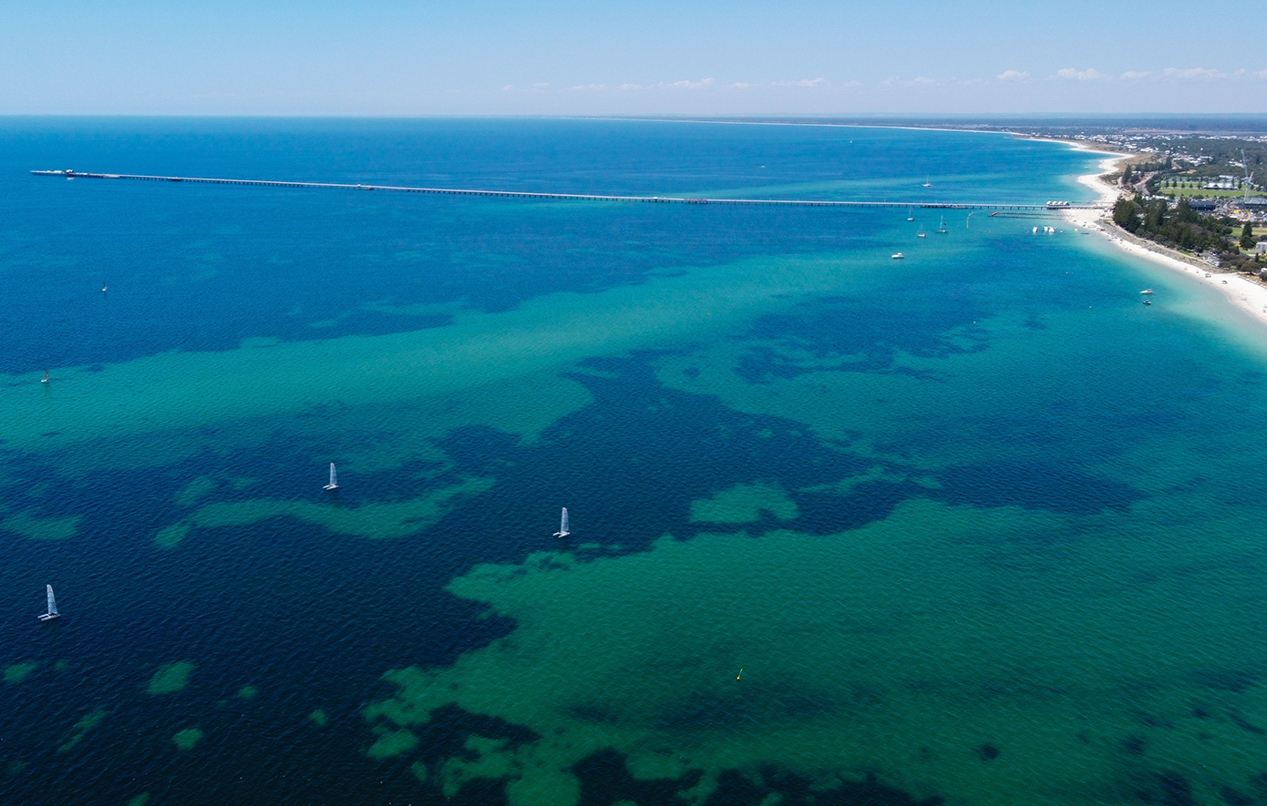 «Υπεράνθρωπος» 13χρονος κολύμπησε επί ώρες για να σώσει την οικογένειά του που είχε παρασυρθεί στη θάλασσα