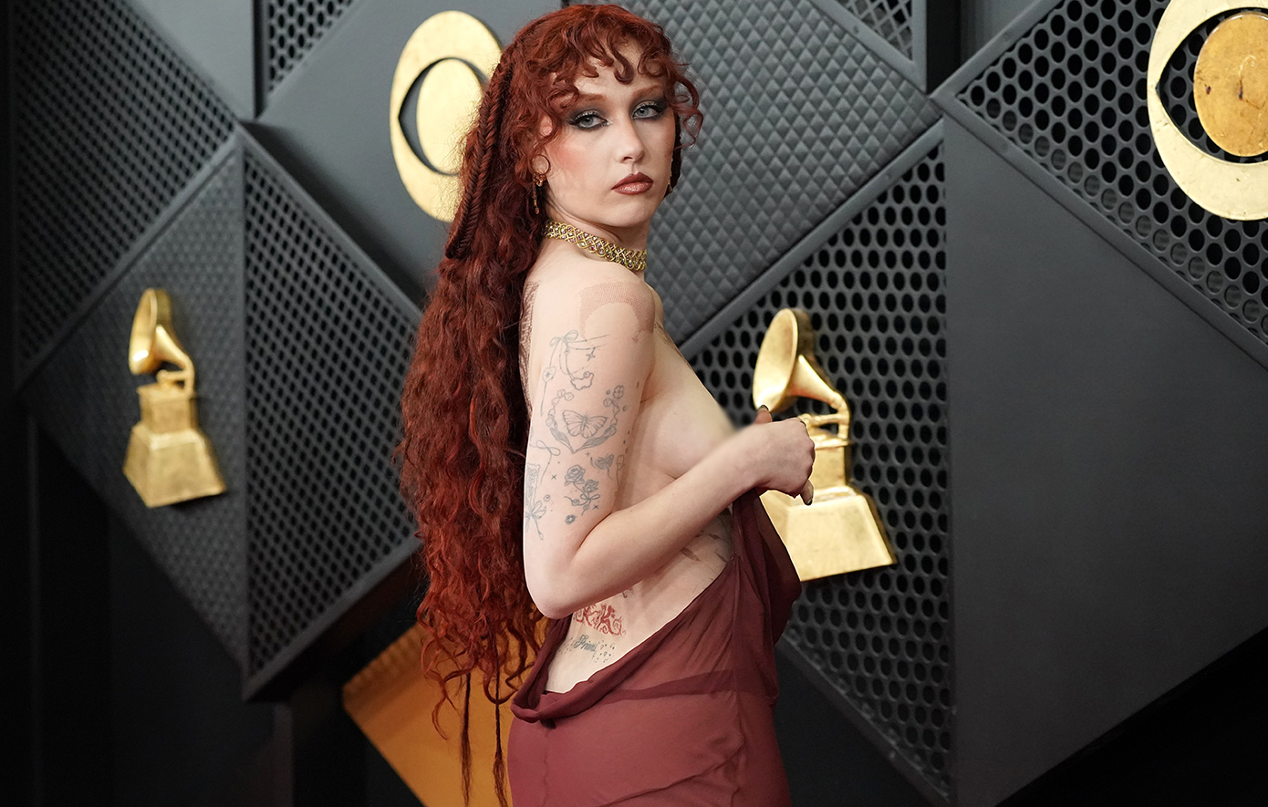 Η Τσάπελ Ρόουν απαντά στους επικριτές της για την τολμηρή εμφάνιση στα Grammy: «Δεν θεωρώ ότι ήμουν τόσο εξωφρενική»