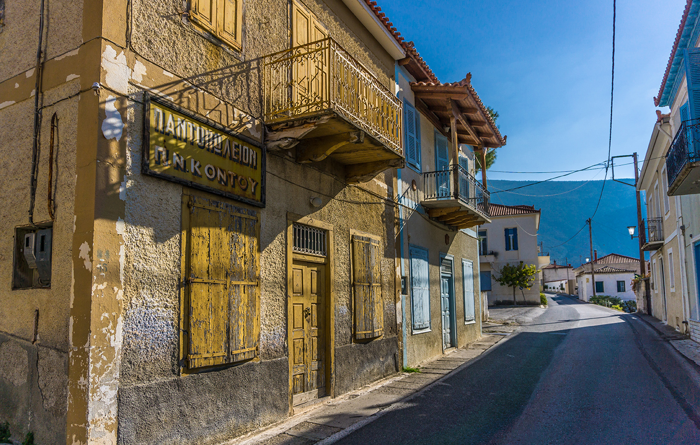 Το χωριό του Παρνασσού που δεν το πιάνει το μάτι σου