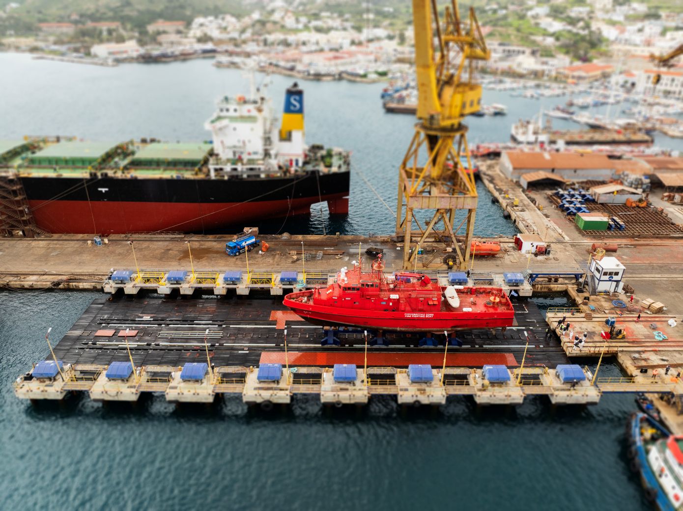 ΟΝΕΧ Ναυπηγεία Σύρου: Σε λειτουργία και πάλι μετά από 15 χρόνια το σύστημα ανέλκυσης πλοίων Syncrolift