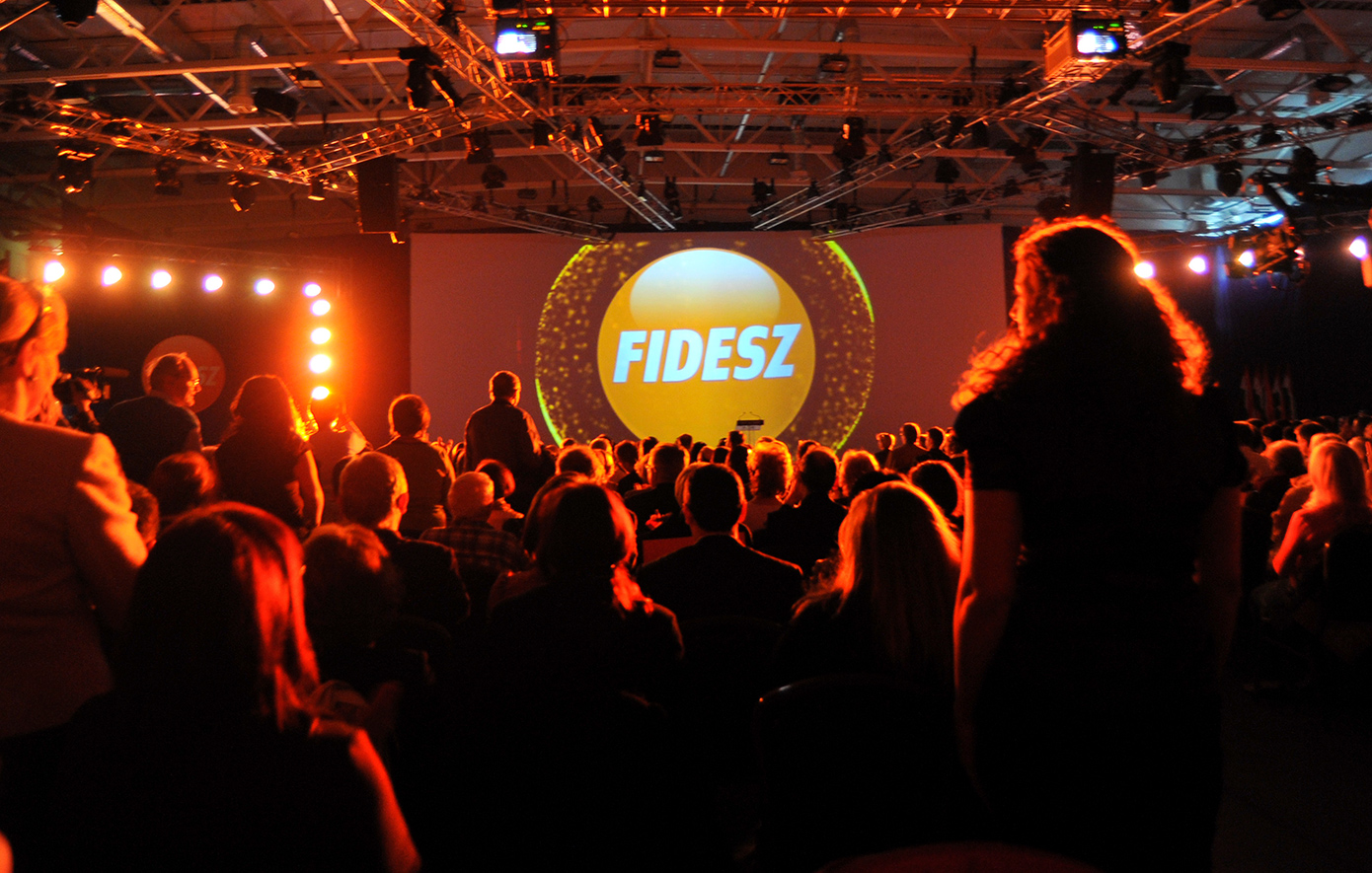 Πολιτικό σοκ στην Ουγγαρία: Το Fidesz του Ορμπαν χρησιμοποιεί τεχνητή νοημοσύνη για να «εκτελέσει» τους αντιπάλους του