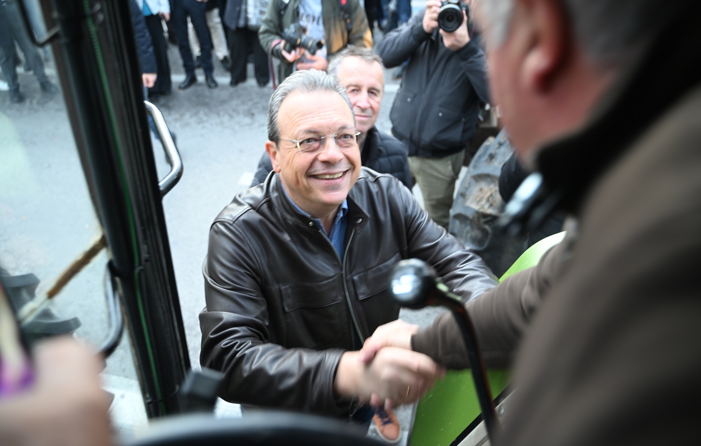 Φάμελλος από το αγροτικό συλλαλητήριο στο Σύνταγμα: Εμείς εκπροσωπούμε τους τίμιους αγρότες και όχι τους «Φραπέδες» και τους «Χασάπηδες»