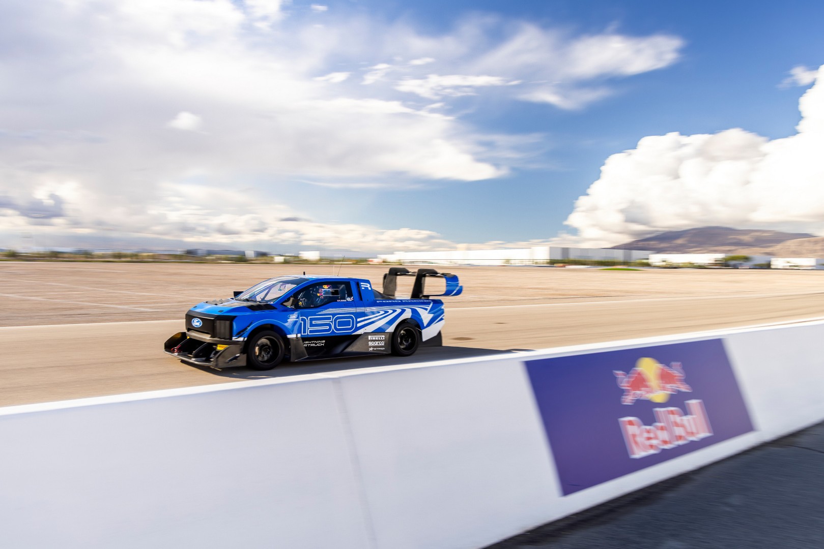 Ford: 100 χρόνια ιστορίας διασταυρώνονται στην πίστα