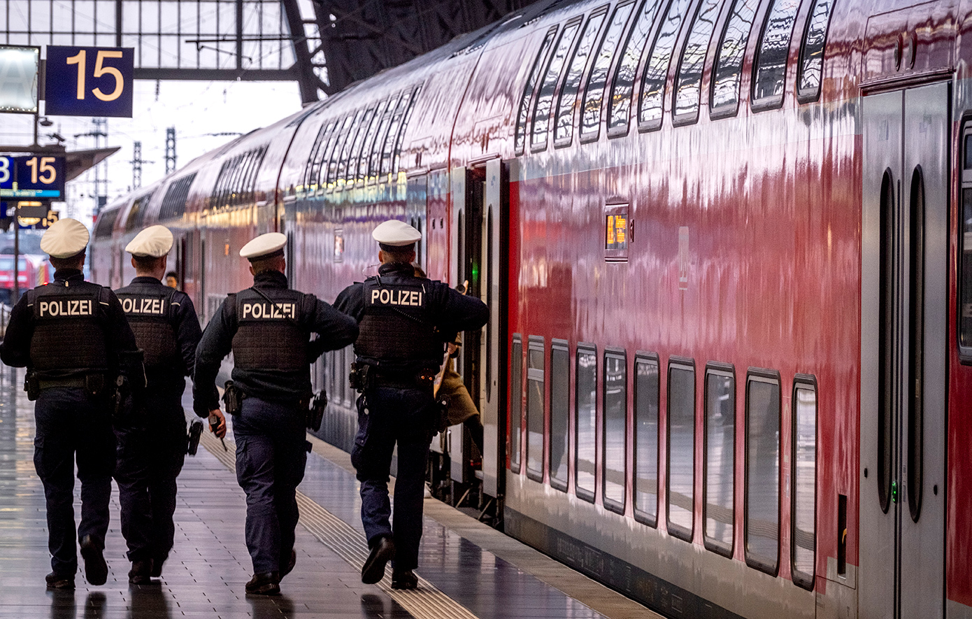 Τι ξέρουμε για τον Έλληνα που ξυλοκόπησε μέχρι θανάτου τον ελεγκτή τρένου στη Γερμανία &#8211; Κατηγορείται για ανθρωποκτονία