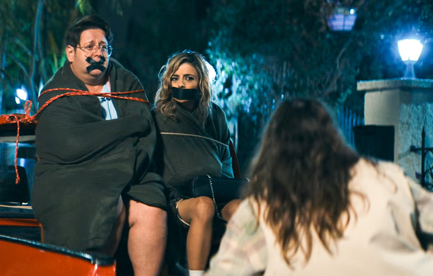 Τα 3 αδέρφια και ο Μιχαήλος παραμένουν όμηροι και έχουν χάσει κάθε ελπίδα, μέχρι που η σωτηρία τους έρχεται τελικά από εκεί που δεν το περιμένουν…