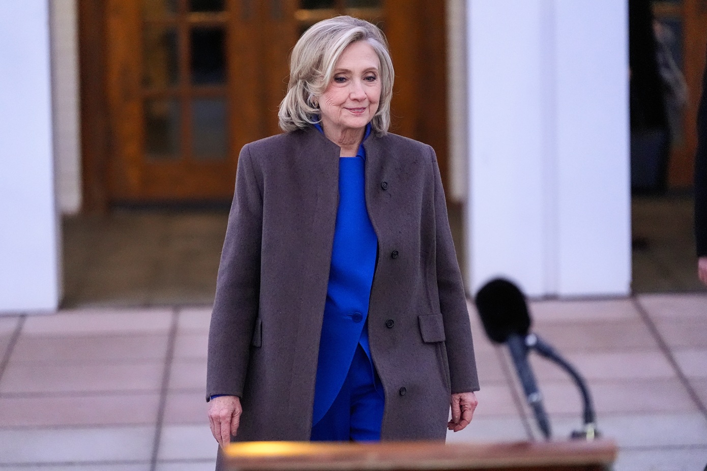 Η Χίλαρι Κλίντον διαβεβαιώνει πως ο σύζυγος της δεν είχε γνώση για τα εγκλήματα του Έπστιν