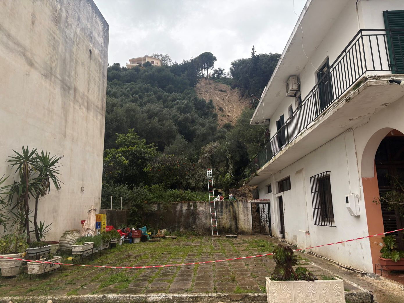 Κατολισθήσεις σε χωριά της Ζακύνθου &#8211;  Εκκενώθηκαν κατοικίες, ανησυχία για νέα φαινόμενα