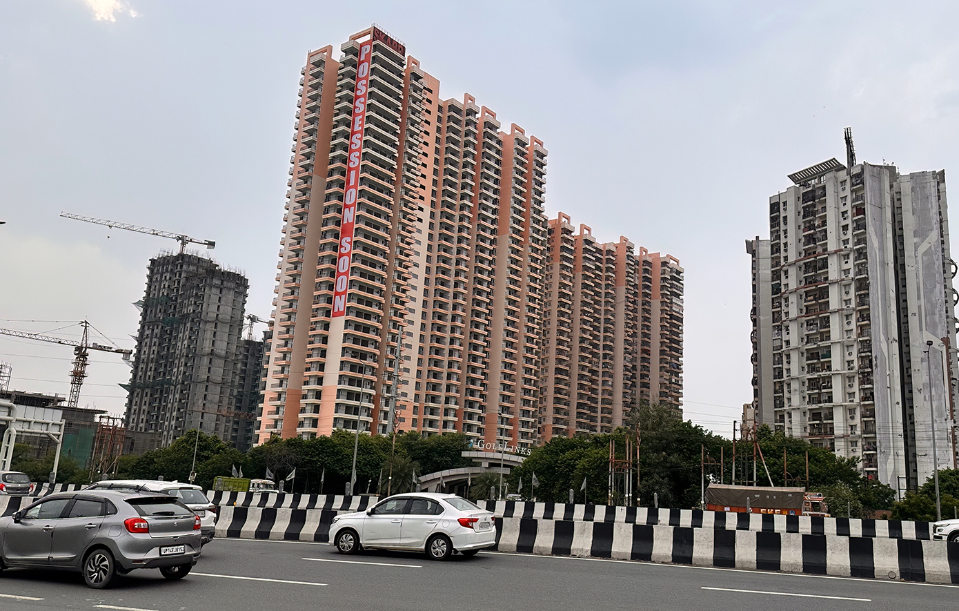 Τρεις ανήλικες αδελφές σκοτώθηκαν πηδώντας από τον ένατο όροφο, γιατί ο πατέρας τους, τους πήρε το κινητό τηλέφωνο