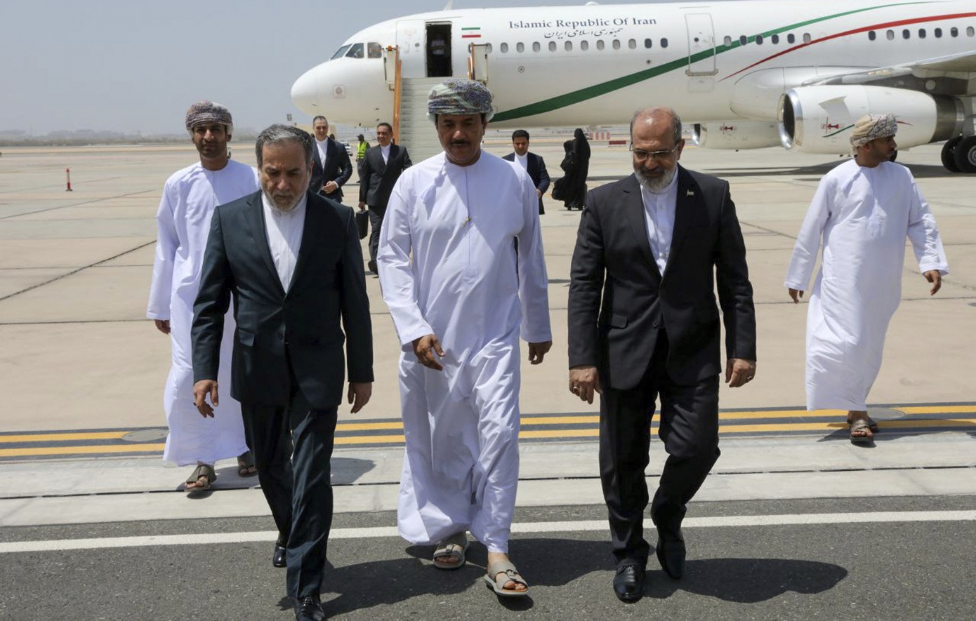 Ανατροπή στις συνομιλίες Ιράν και ΗΠΑ: Η αλλαγή έδρας, οι «τρεις όροι» και το ρίσκο κλιμάκωσης