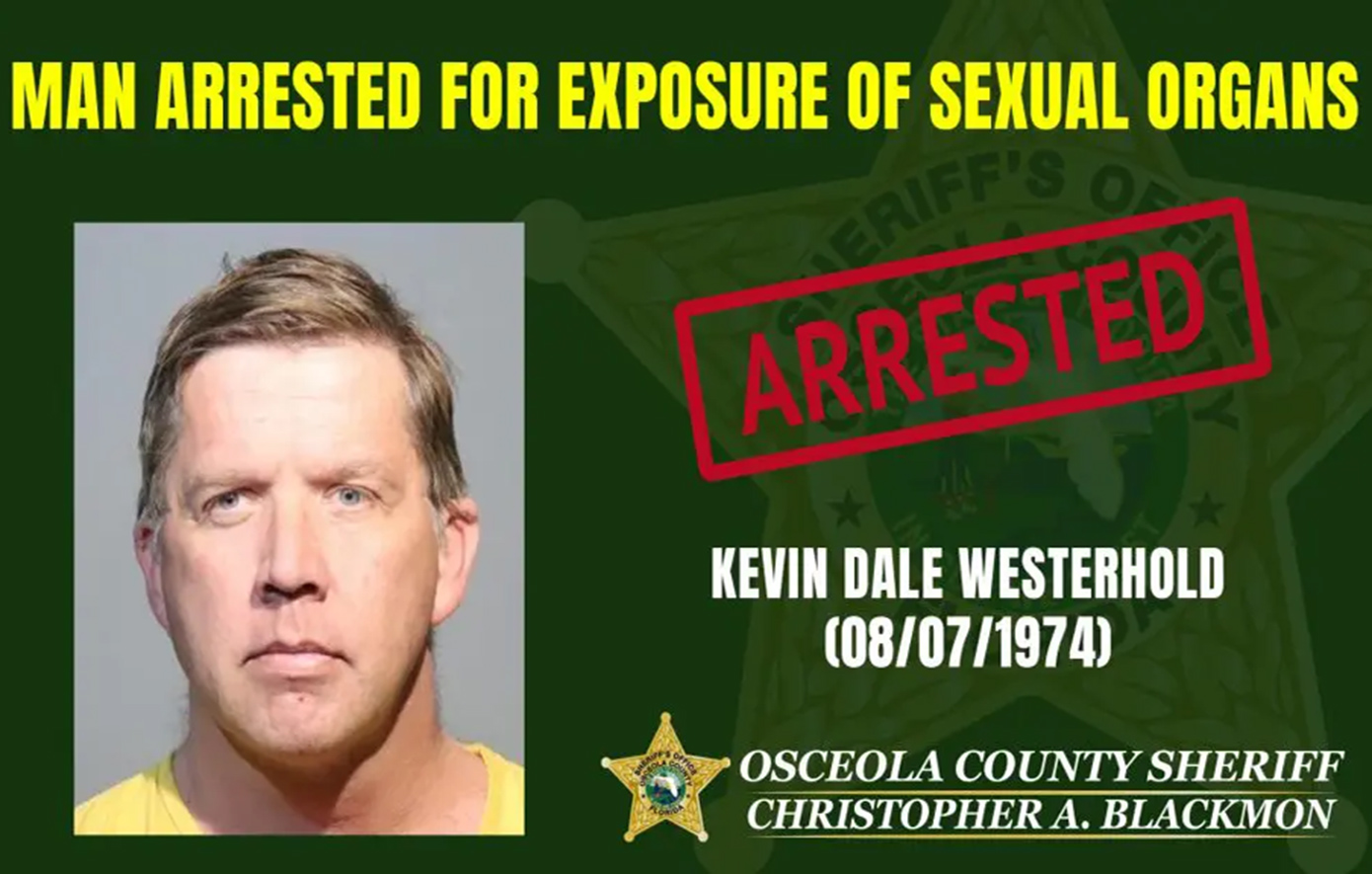 Οικοδεσπότης της Airbnb κατηγορείται ότι κυκλοφορούσε γυμνός και «ερωτοτροπούσε» με ηλεκτρική σκούπα