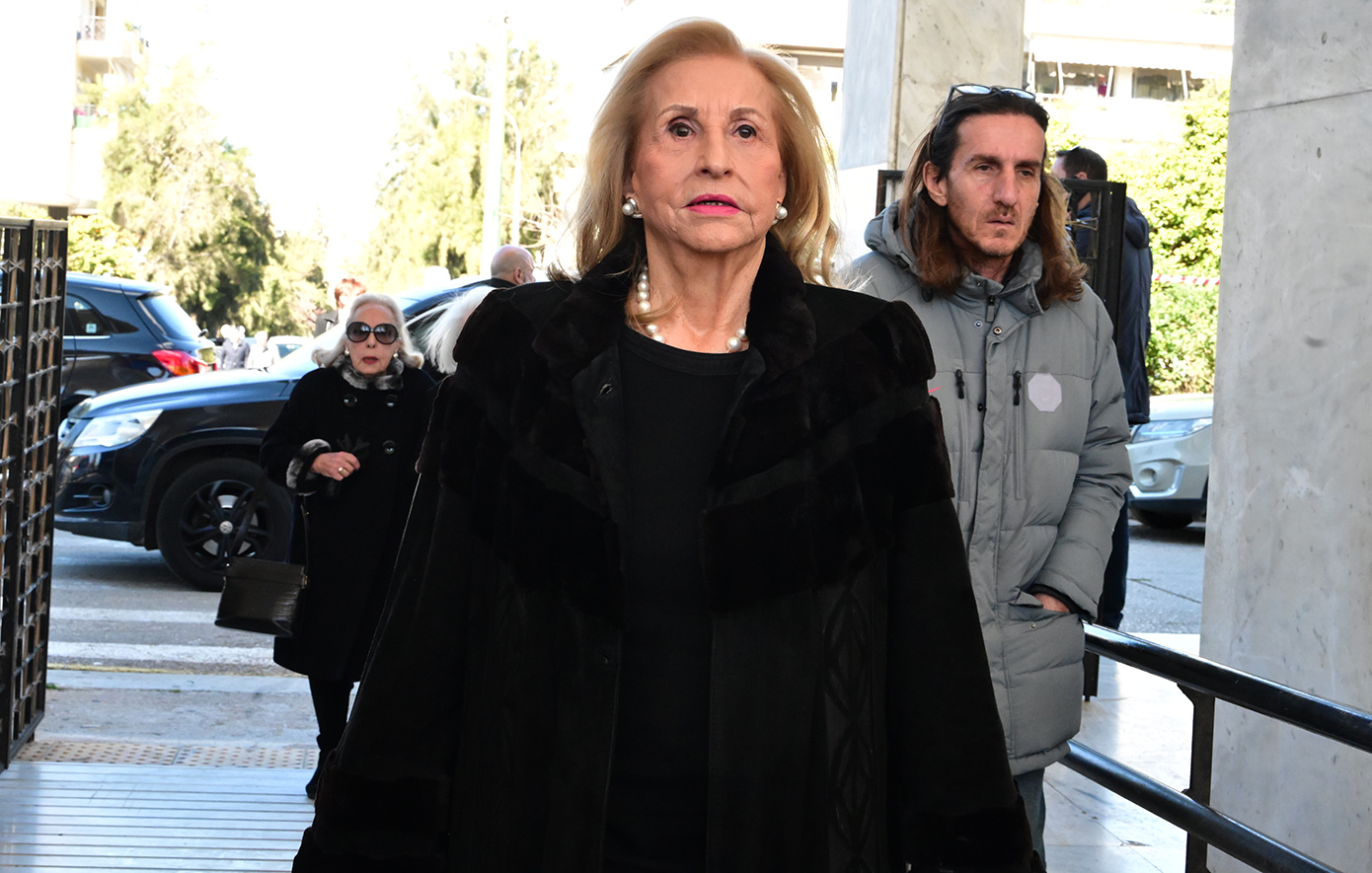 Στο Α’ Νεκροταφείο η κηδεία της Άννας Ψαρούδα-Μπενάκη – Συγγενείς, φίλοι και πολιτικά πρόσωπα την αποχαιρετούν