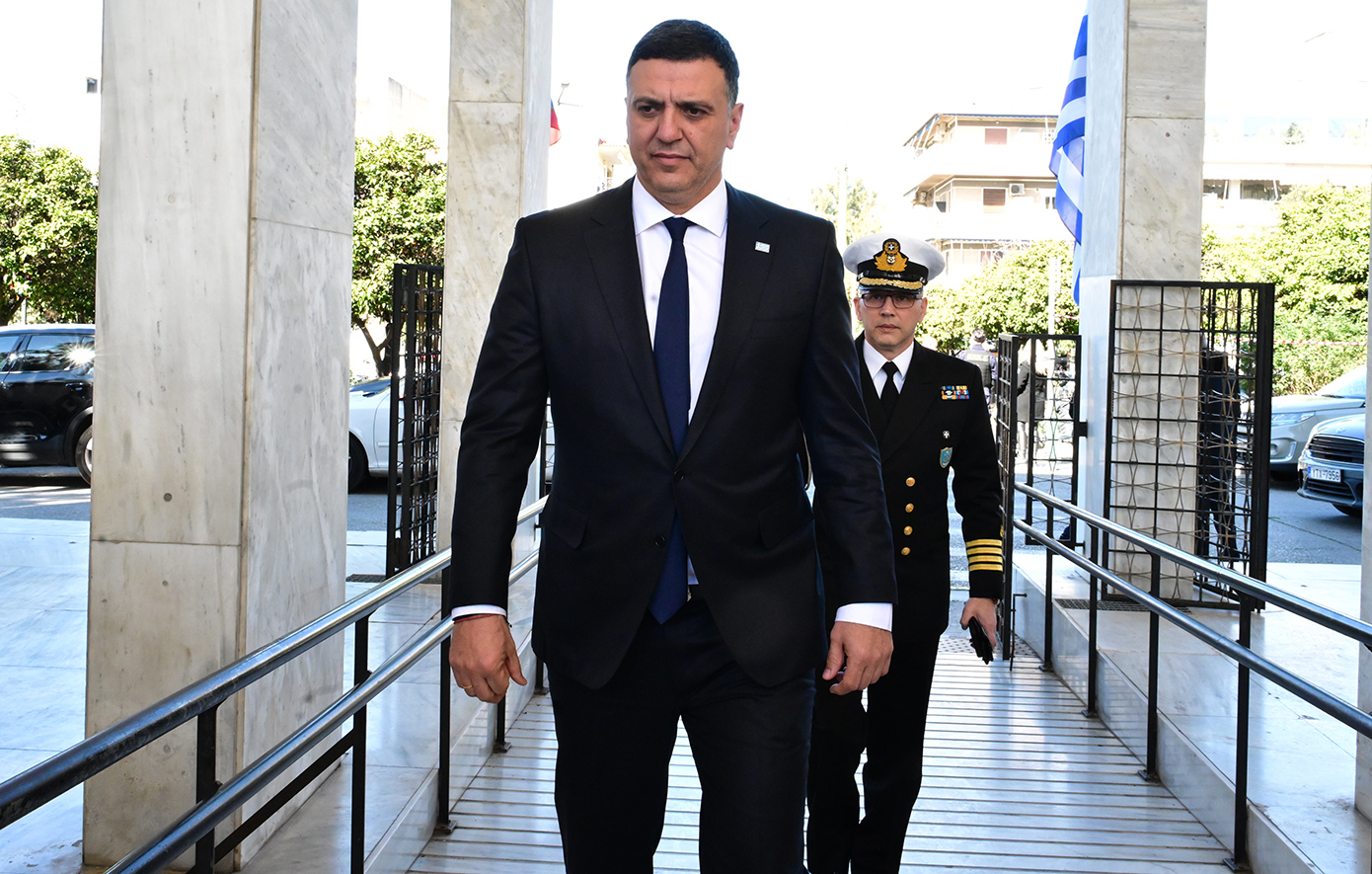 Στο Α’ Νεκροταφείο η κηδεία της Άννας Ψαρούδα-Μπενάκη – Συγγενείς, φίλοι και πολιτικά πρόσωπα την αποχαιρετούν