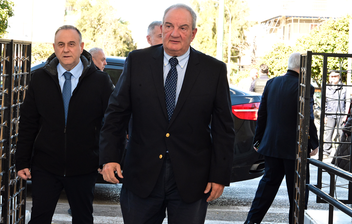 Στο Α’ Νεκροταφείο η κηδεία της Άννας Ψαρούδα-Μπενάκη – Συγγενείς, φίλοι και πολιτικά πρόσωπα την αποχαιρετούν