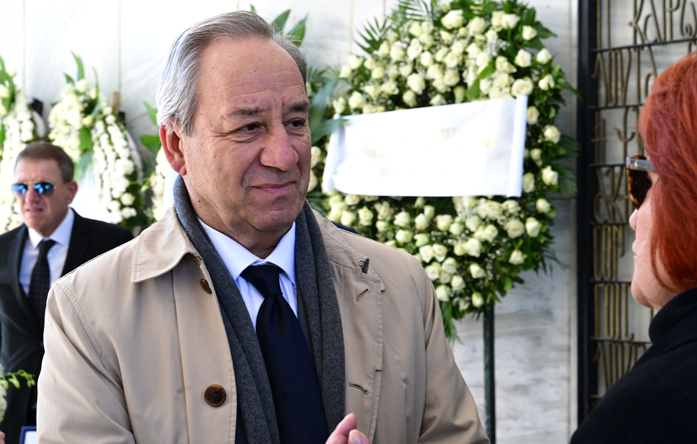 Στο Α’ Νεκροταφείο η κηδεία της Άννας Ψαρούδα-Μπενάκη – Συγγενείς, φίλοι και πολιτικά πρόσωπα την αποχαιρετούν