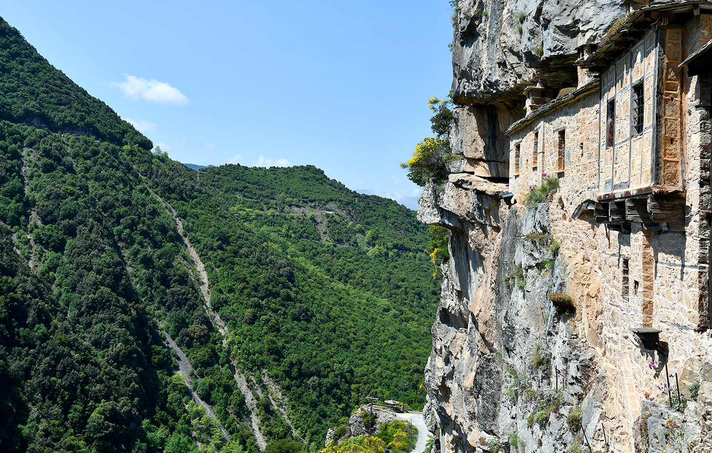 Μονή Κηπίνας: Η «αετοφωλιά της Ορθοδοξίας» στα Τζουμέρκα που προκαλεί δέος