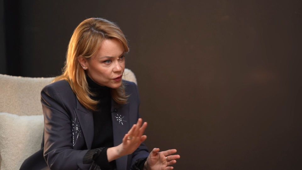 Λένα Παπαληγούρα: «Προσπαθώ πολύ να βρίσκουμε χρόνο, όχι επειδή πρέπει αλλά γιατί το θέλω και μου λείπει»