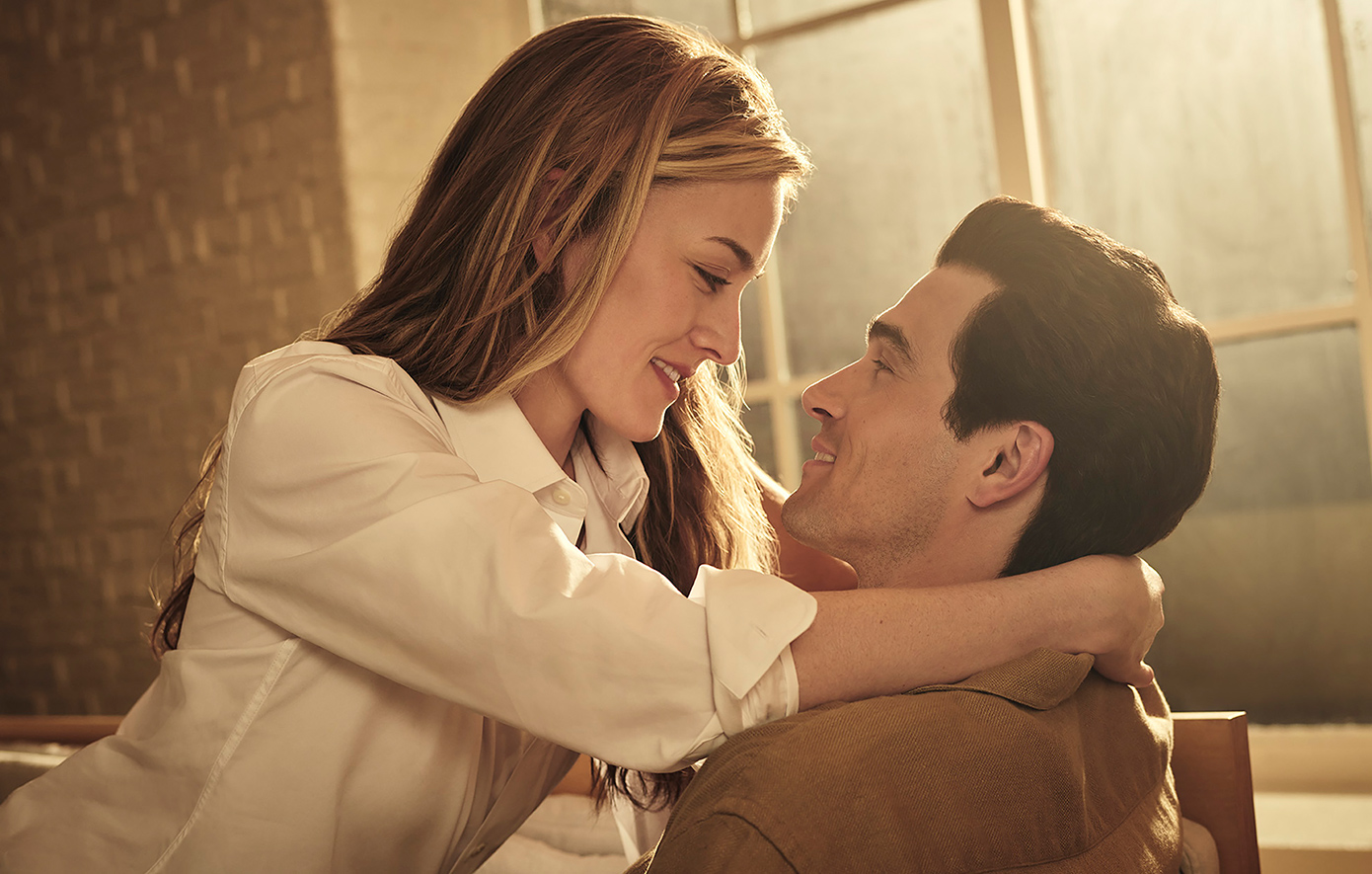 Η νέα σειρά του FX, «Ιστορία αγάπης Τζον Φ. Κένεντι Τζούνιορ και Καρολίν Μπεσέτ» αποκλειστικά στο Disney+ από τις 13/02