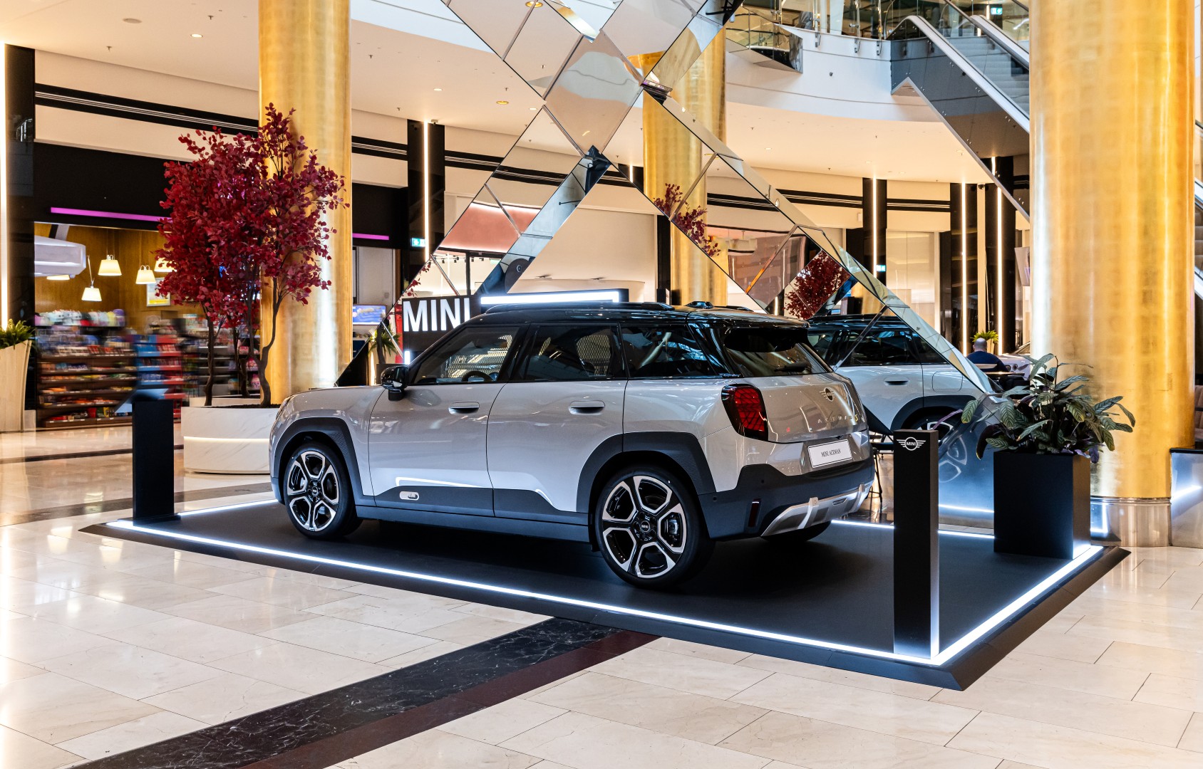 Το MINI Aceman «ηλεκτρίζει» το Golden Hall