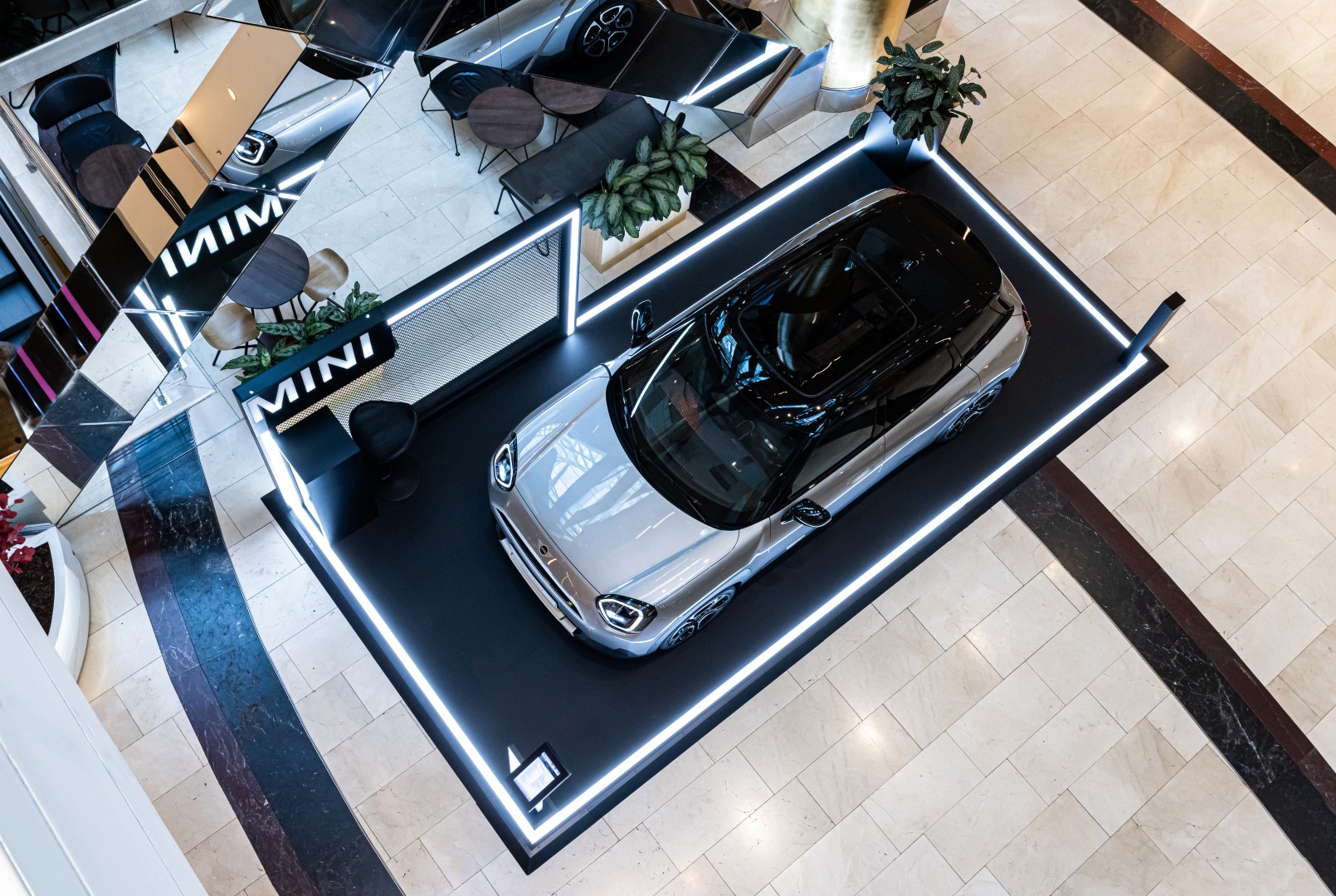 Το MINI Aceman «ηλεκτρίζει» το Golden Hall