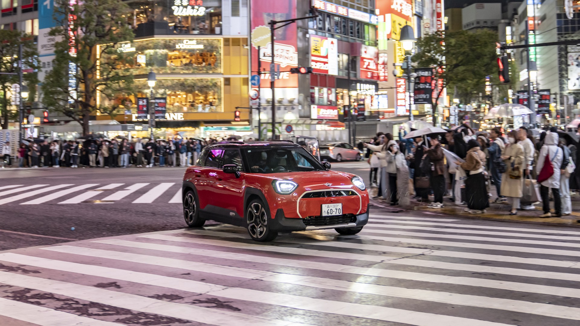 Το MINI Aceman SE ταιριάζει στους δρόμους του Τόκιο