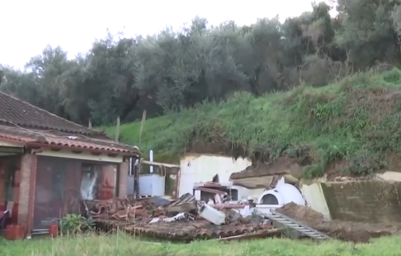 Αρχαία Ολυμπία: Κινδυνεύουν σπίτια από κατολισθήσεις λόγω βροχοπτώσεων &#8211; «Όλο το βουνό θα έρθει κάτω» λέει κάτοικος