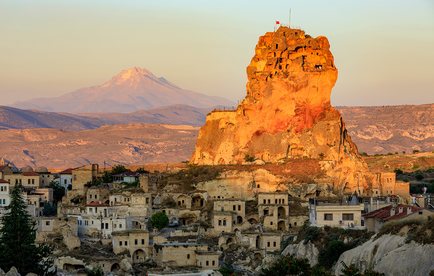 Το χωριό-σπηλιά στην Τουρκία που θα σας κλέψει την καρδιά