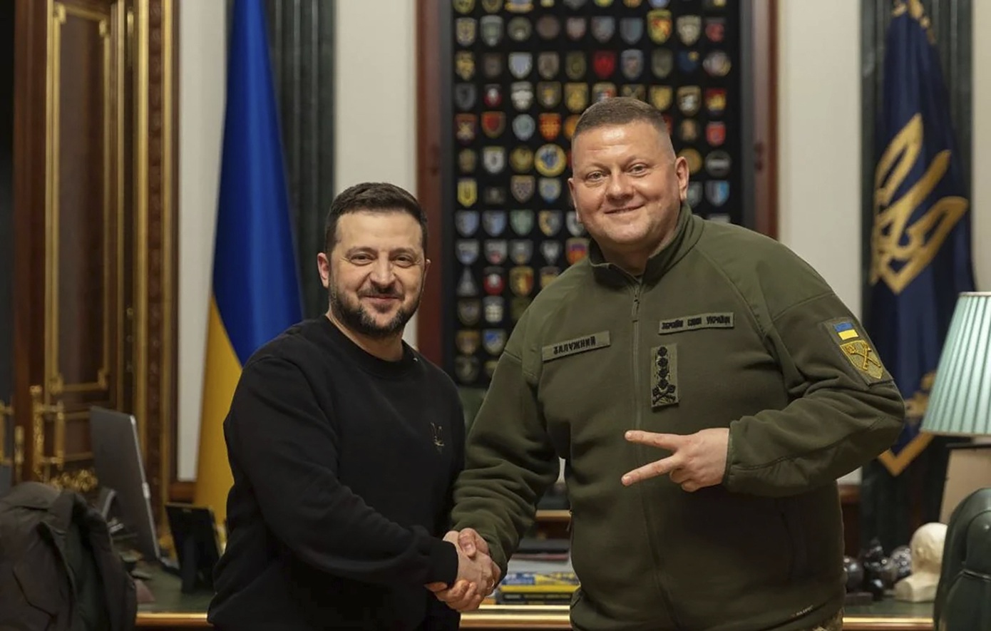 Σοκ στην Ουκρανία: Ο Ζαλούζνι «καρφώνει» τον Ζελένσκι για την αποτυχία της αντεπίθεσης