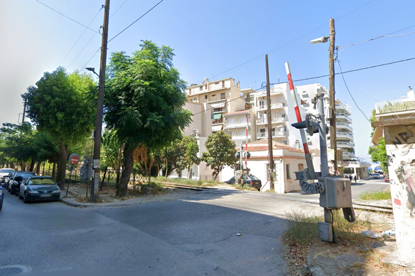 Πάτρα: Αμαξοστοιχία του προαστιακού προσέκρουσε σε Ιαυτοκίνητο – Δεν αναφέρθηκαν τραυματισμοί