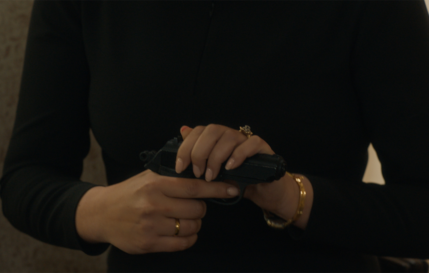 Ο απόηχος του θανάτου του Γρηγόρη, βρίσκει την οικογένεια Βούλγαρη συντετριμμένη. Η Γαλήνη, στη χειρότερη ψυχική κατάσταση σε σχέση με όλους, παίρνει το πιστόλι που έκοψε το νήμα της ζωής του γιου της και χτυπά την πόρτα της Αλεξάνδρας Καπετανάκου.