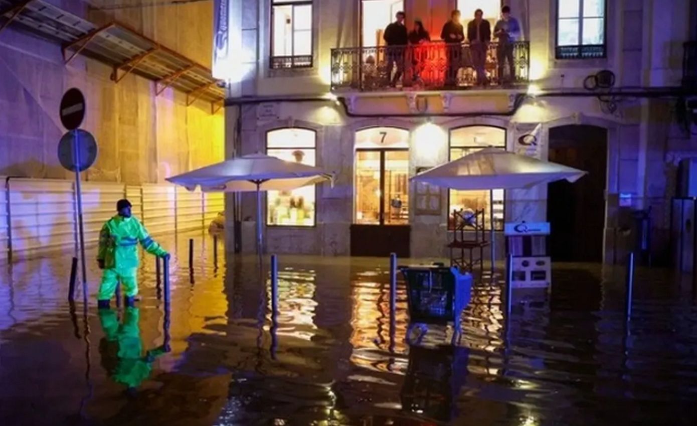 Πορτογαλία: Νέες βροχοπτώσεις ενόψει, 200.000 άνθρωποι ακόμη δεν έχουν ρεύμα