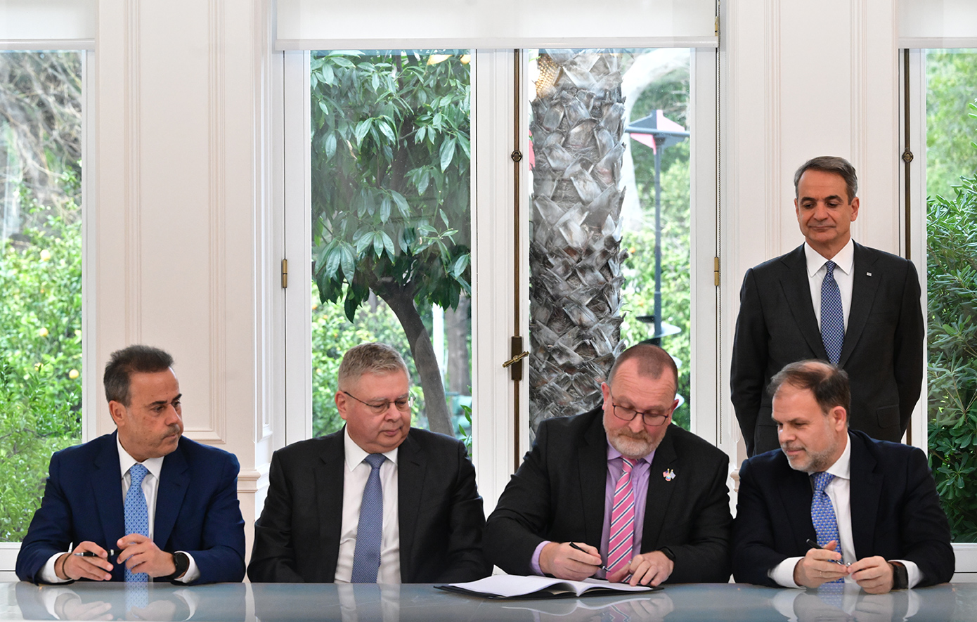 Έπεσαν οι υπογραφές με τη Chevron για έρευνες υδρογονανθράκων – Δείτε φωτογραφίες