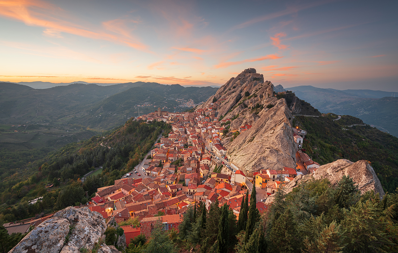 Αν ψάχνετε έναν διαφορετικό προορισμό στην Ιταλία, αυτό το πανέμορφο χωριό είναι το ιδανικό