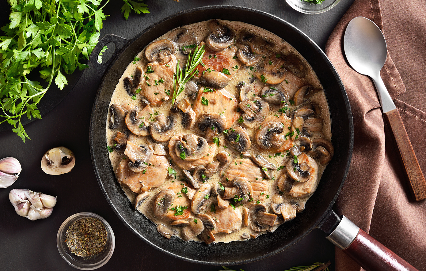 Χοιρινές μπριζόλες με σκόρδο και κρέμα