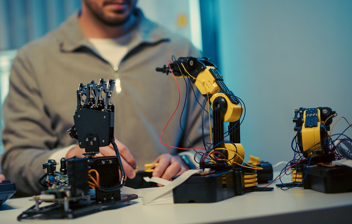 Παγκόσμια πρωτιά: Ρομπότ με εγκέφαλο κβαντικού υπολογιστή σχεδιάζει διαδρομές και αποφεύγει εμπόδια σε πραγματικό χρόνο