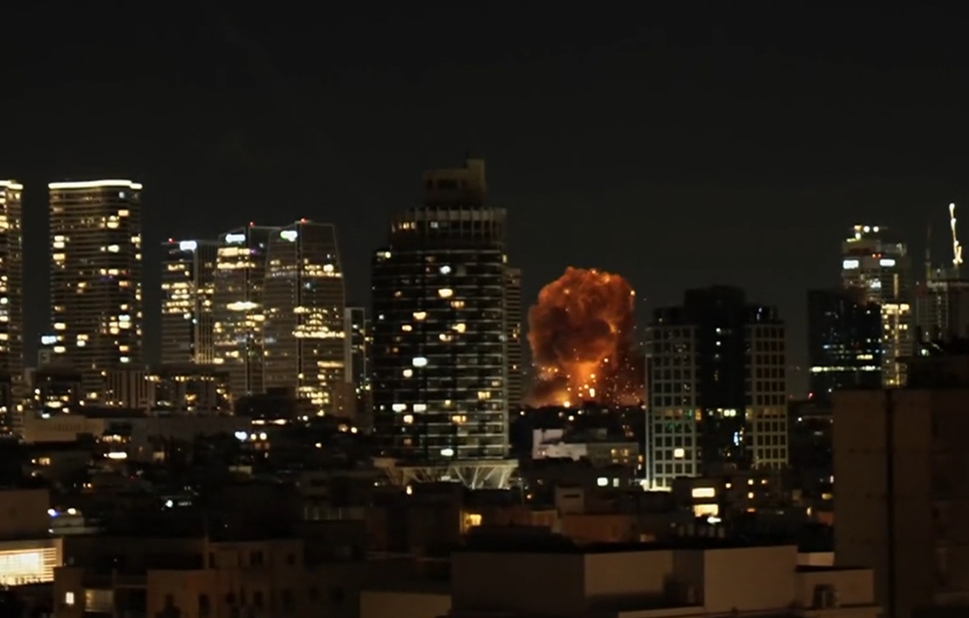 Ισραήλ: Πύραυλος από το Ιράν σπάει τον Σιδερένιο Θόλο και πλήττει περιοχή του Τελ Αβίβ