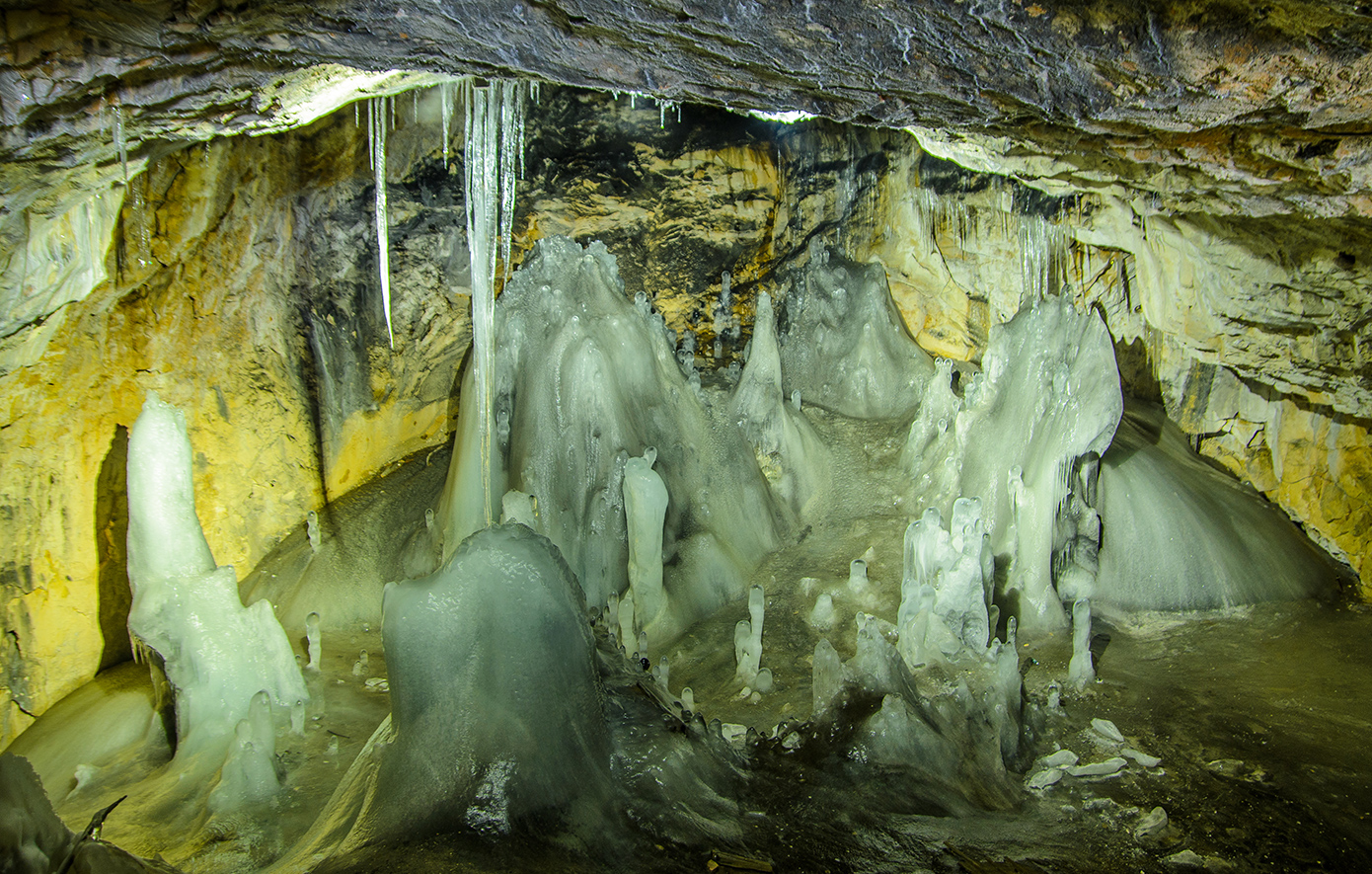 Αρχαίο υπερβακτήριο ξυπνά από τον πάγο μέσα σε σπήλαιο της Ρουμανίας και απειλεί με νέα πανδημία