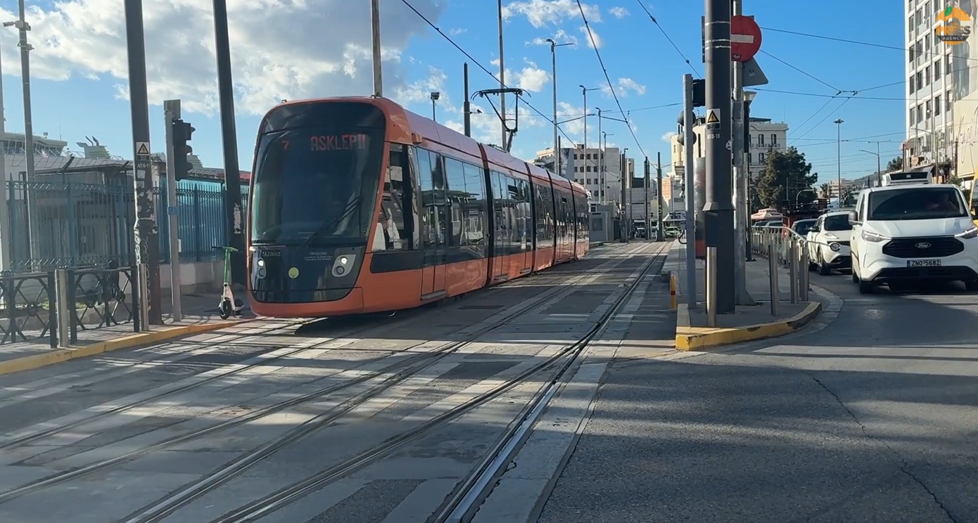 Δίπλα στα πλοία τερματίζει πλέον το Τραμ &#8211; Σε πλήρη λειτουργία η νέα στάση «Ακτή Ποσειδώνος» στο λιμάνι του Πειραιά