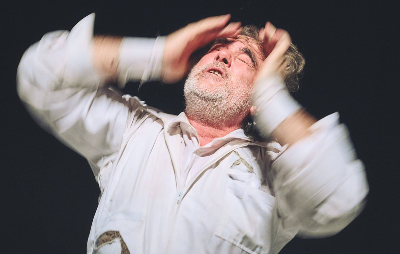 «Sisyphus – flesh and earth»: Ο μονόλογος που αξίζει την προσοχή σας