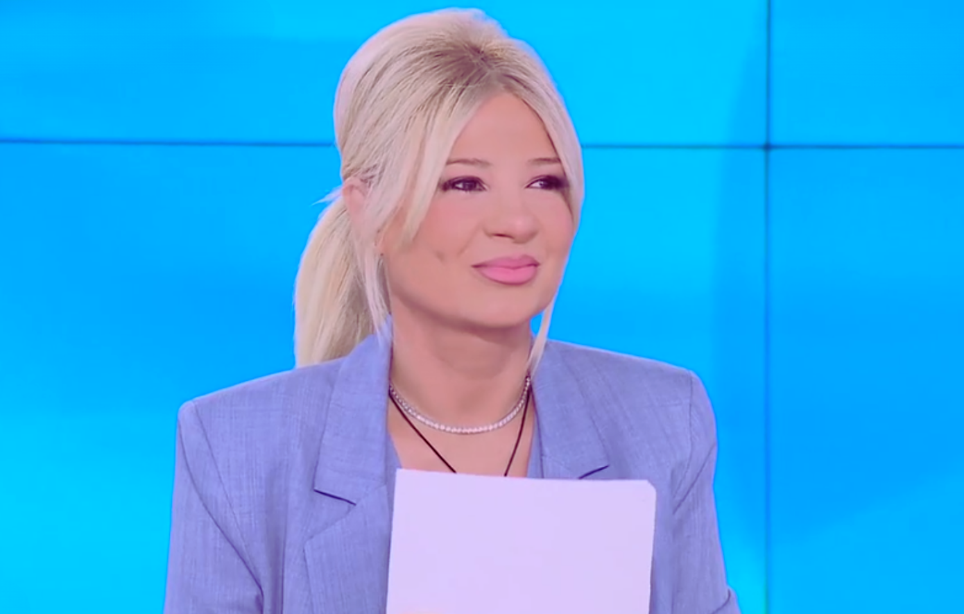 Φαίη Σκορδά: Η αμηχανία της όταν την ρώτησαν αν έχει ορίσει ημερομηνία γάμου – Βίντεο