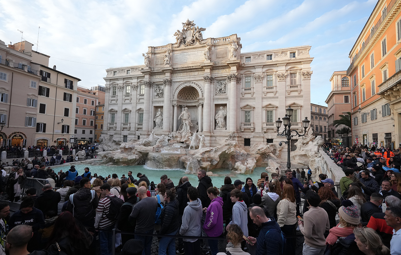 «Είναι κομμάτι της ιστορίας, θα έπρεπε να είναι δωρεάν»: Το 2ευρω για τη Φοντάνα ντι Τρέβι διχάζει την κοινή γνώμη