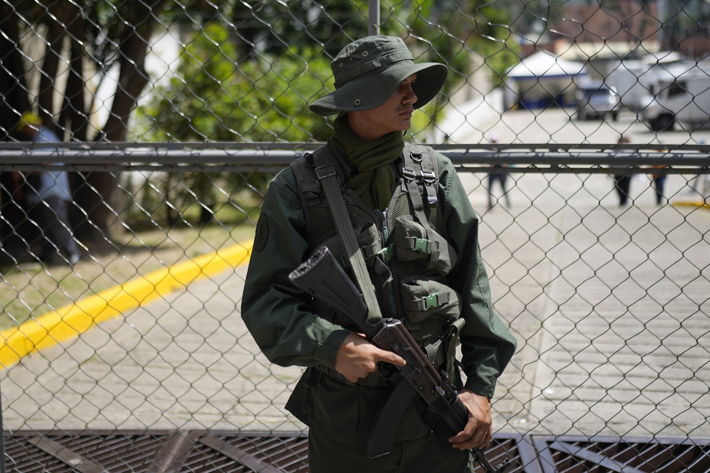 Στρατιωτικές επιχειρήσεις της Βενεζουέλας αναγκάζουν αντάρτες να γύρισουν πίσω στην Κολομβία