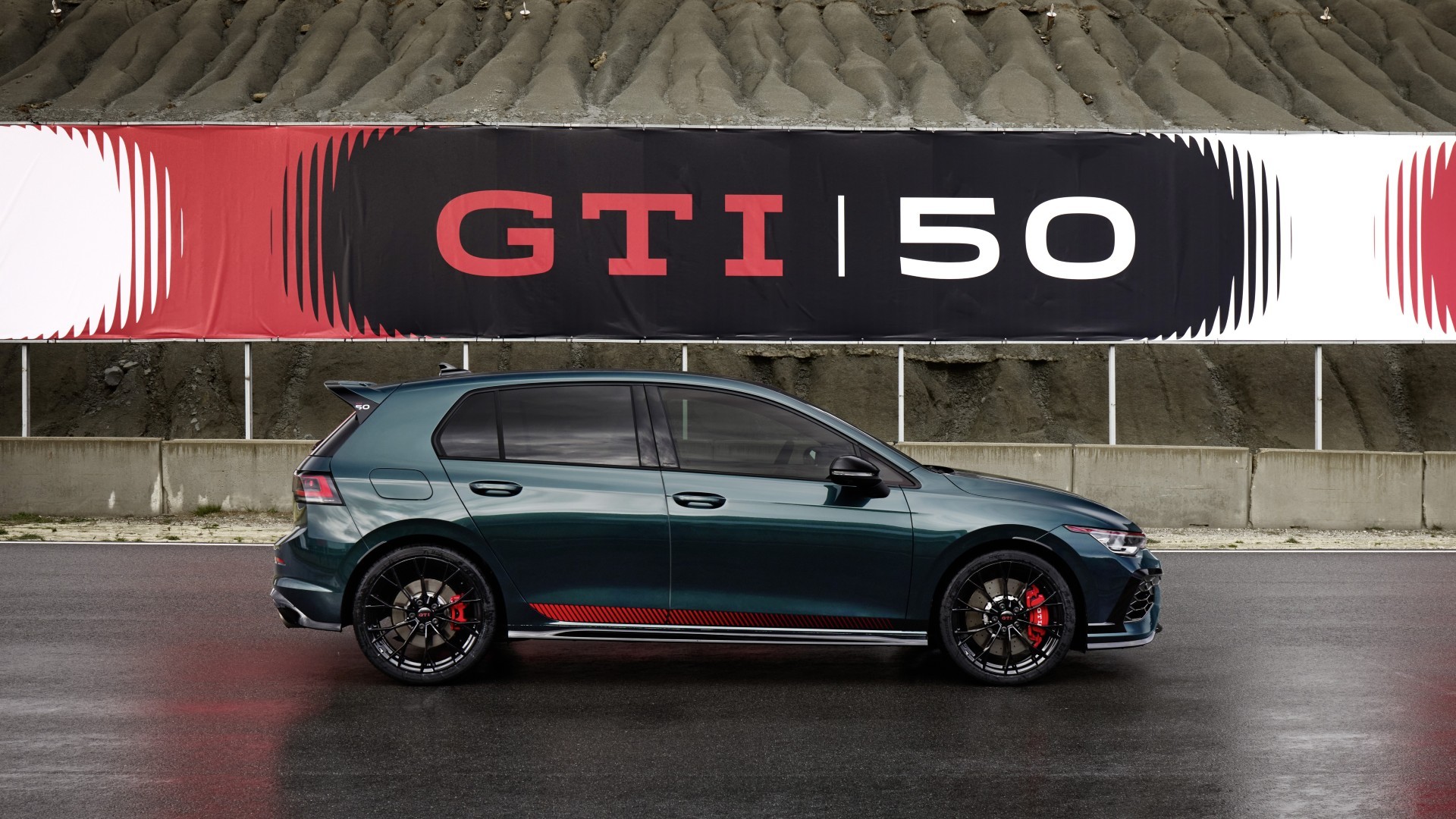 Το επετειακό Volkswagen Golf GTI Edition 50 εντυπωσιάζει