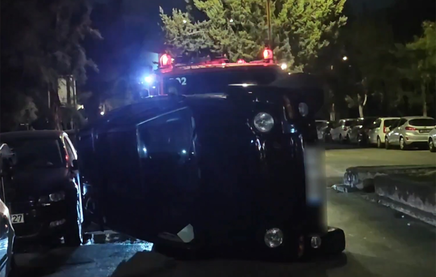 Ανατροπή τζιπ στου Παπάγου: Εγκλωβίστηκε η οδηγός &#8211; Έκλεισε ο δρόμος