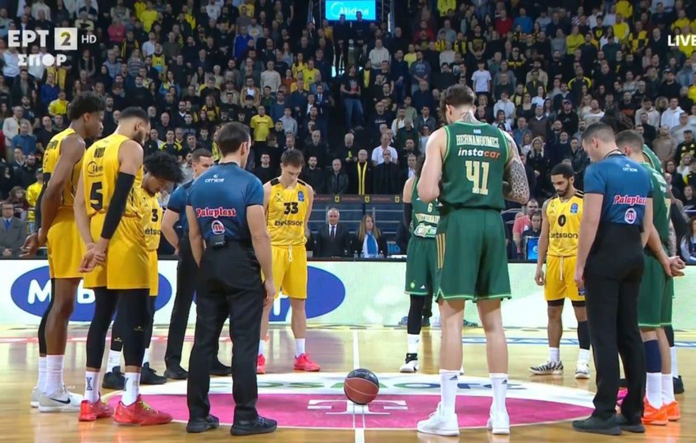 Άρης &#8211; Παναθηναϊκός: Ενός λεπτού σιγή για τους οπαδούς του ΠΑΟΚ και συνθήματα για τον Άλκη Καμπανό