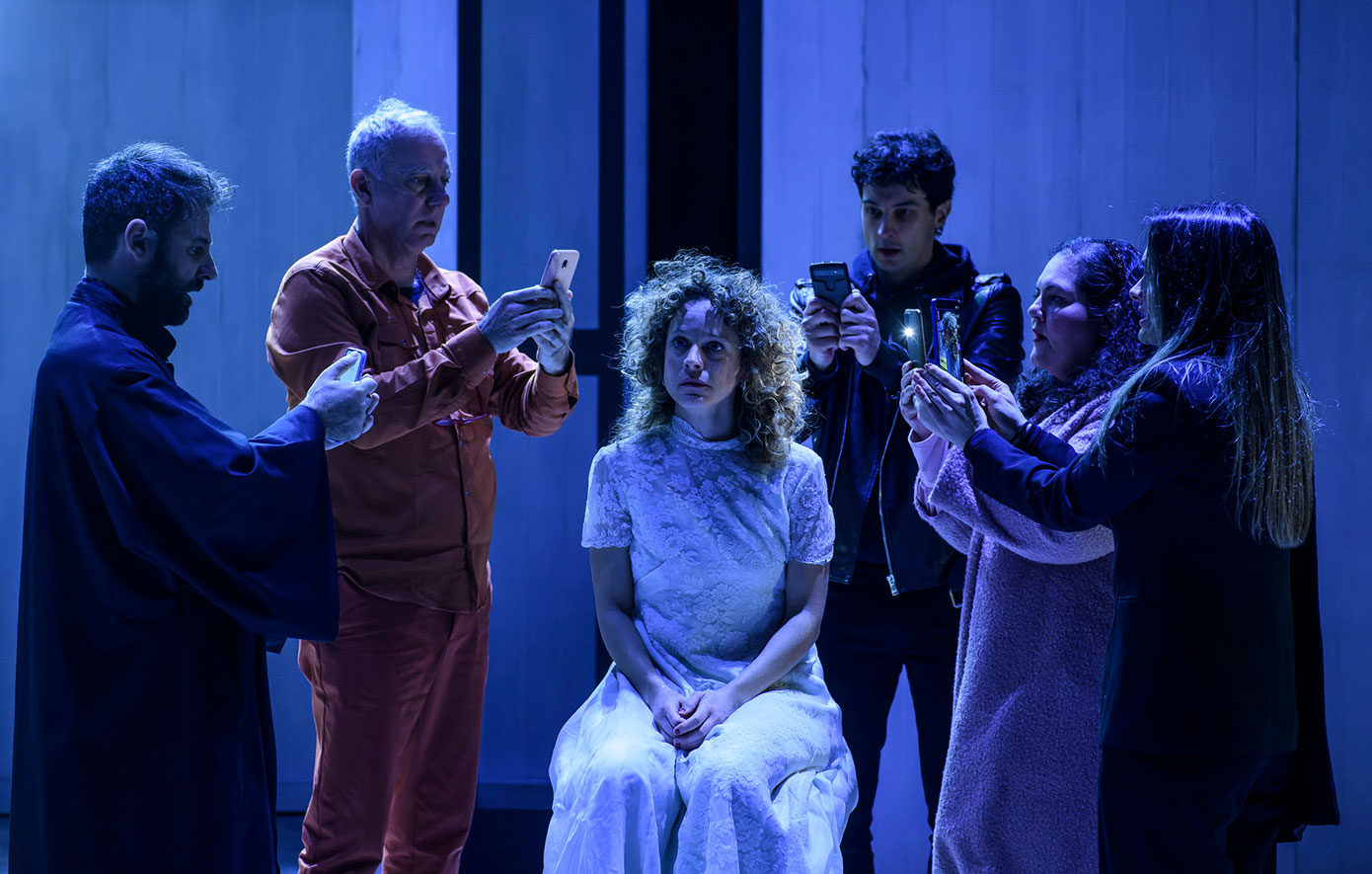 «αθανασία»: Η Έλλη Τρίγγου είναι η σύγχρονη «Αγία» που θα ταρακουνήσει τη σκηνή